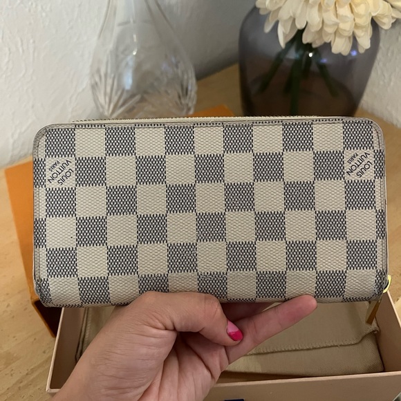 - Louis Vuitton Damien Azur Zippy Wallet - Picture 6 of 9